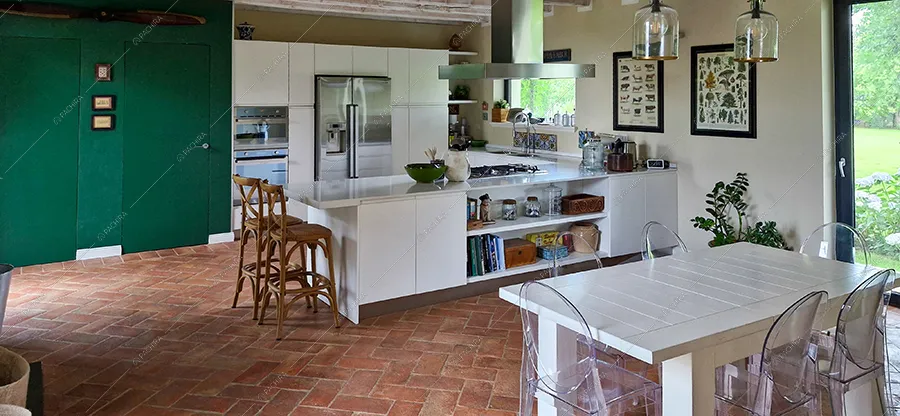 Cucina della villa Jaspis, location in stile moderno a Novara