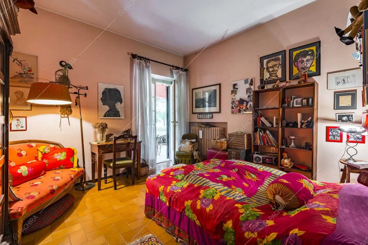 Camera da letto della villa Archibusa, location in stile classico a Como