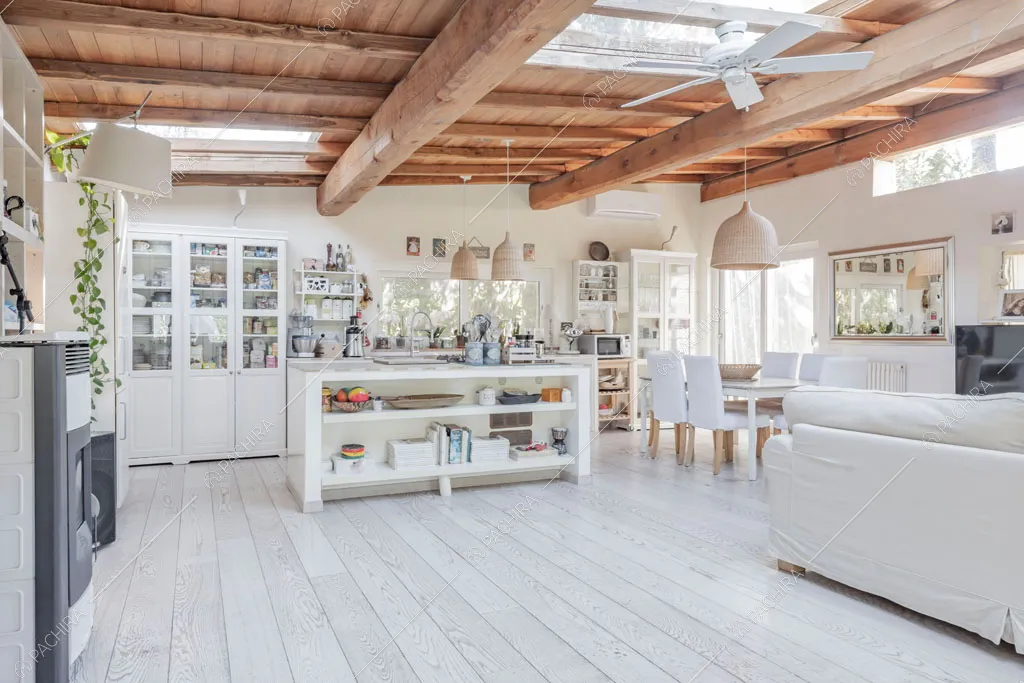 Pavimento in parquet bianco della location Aliseo, villa in stile contemporaneo a Roma
