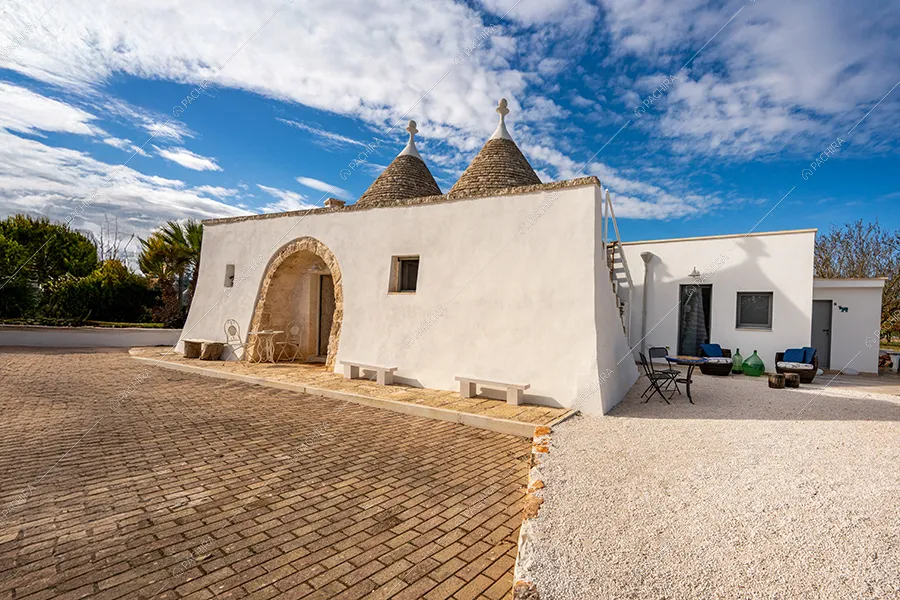 Esterni della villa Sahel, location in stile rustico a Brindisi