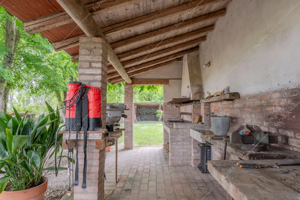 Portico della villa Missouri, location in stile rustico a Mantova