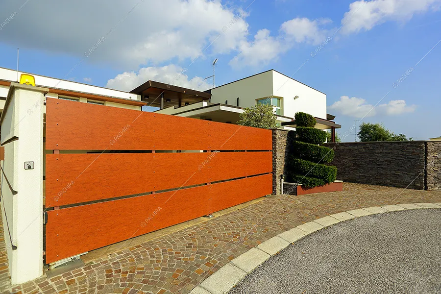 Esterni della villa Krakatoa, location in stile moderno a Udine
