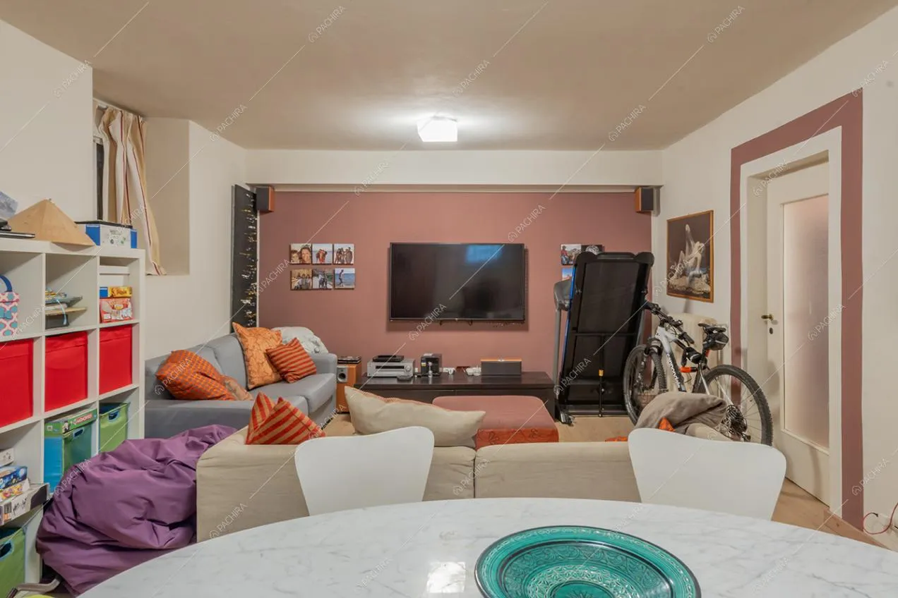 Zona living della villa Corallo, location in stile liberty a Milano