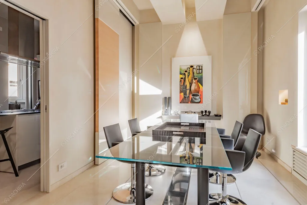 Vista sulla cucina dell'appartamento Kamala, location in stile contemporaneo a Roma