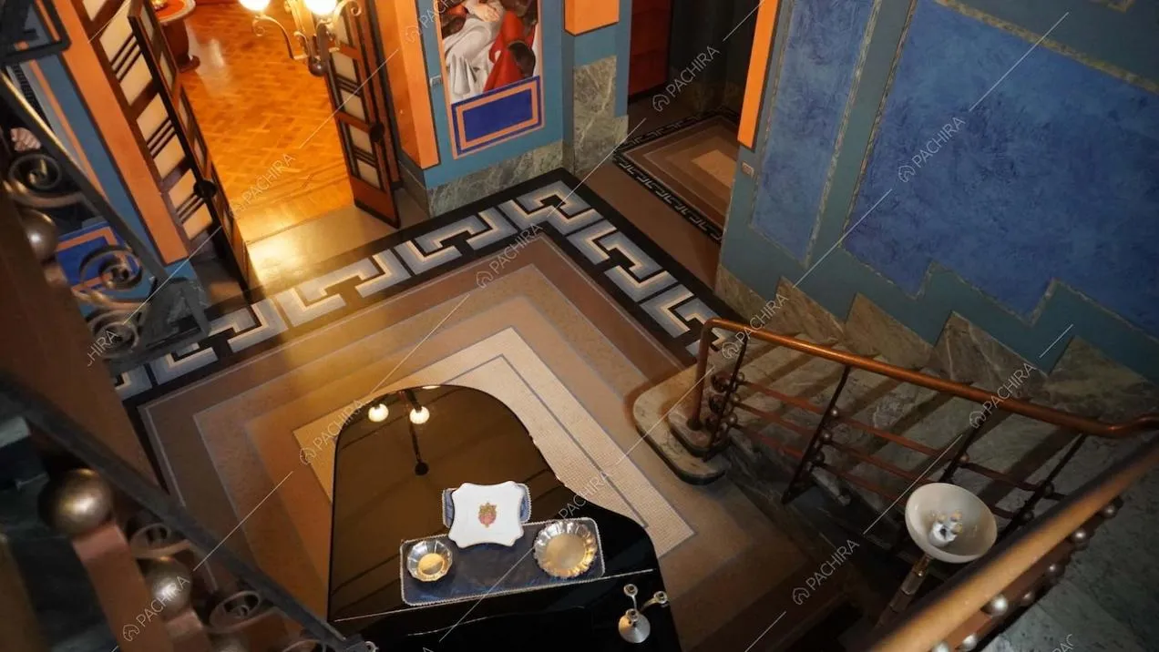 Atrio della villa Adamite, location in stile classico a Savona