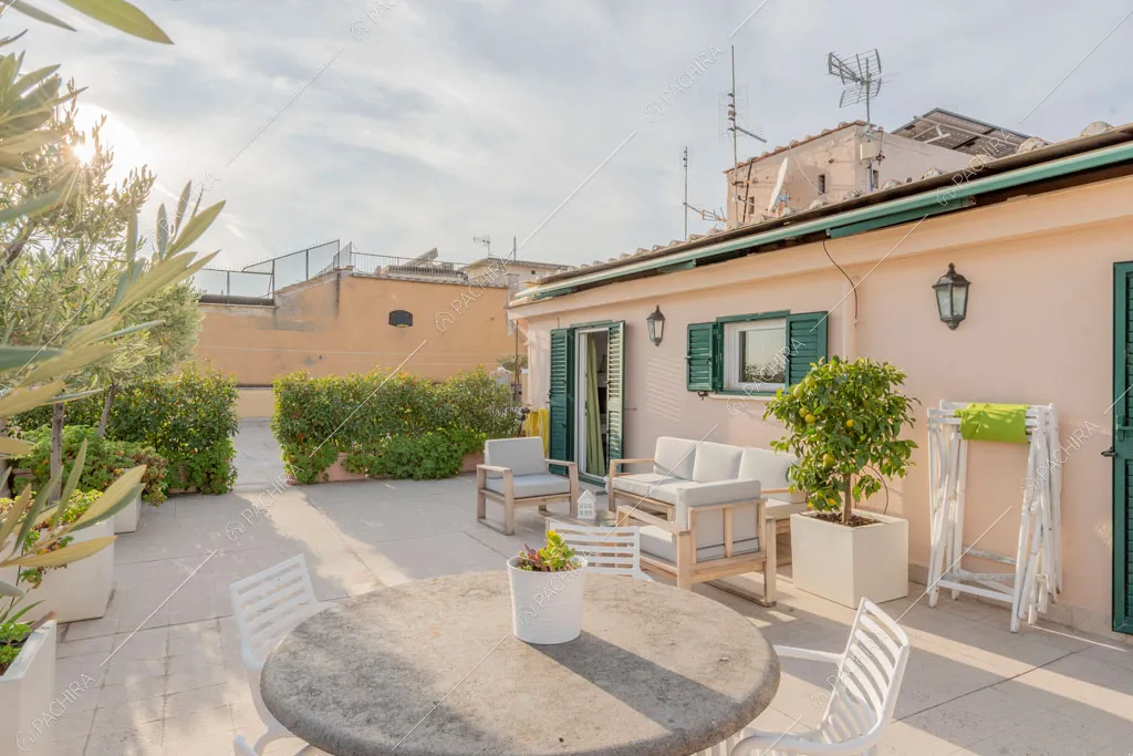 Terrazza dell'attico Elbrus, location in stile contemporaneo a Roma