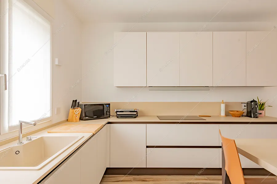 Cucina della villa Morava, location in stile moderno a Milano