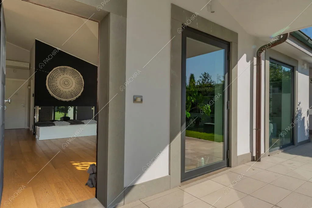 Ingresso della villa Tagliamento, location in stile contemporaneo a Roma