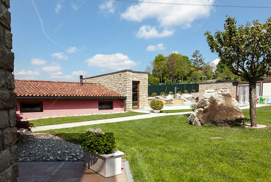 Giardino della villa Filesia, location in stile contemporaneo a Lecco