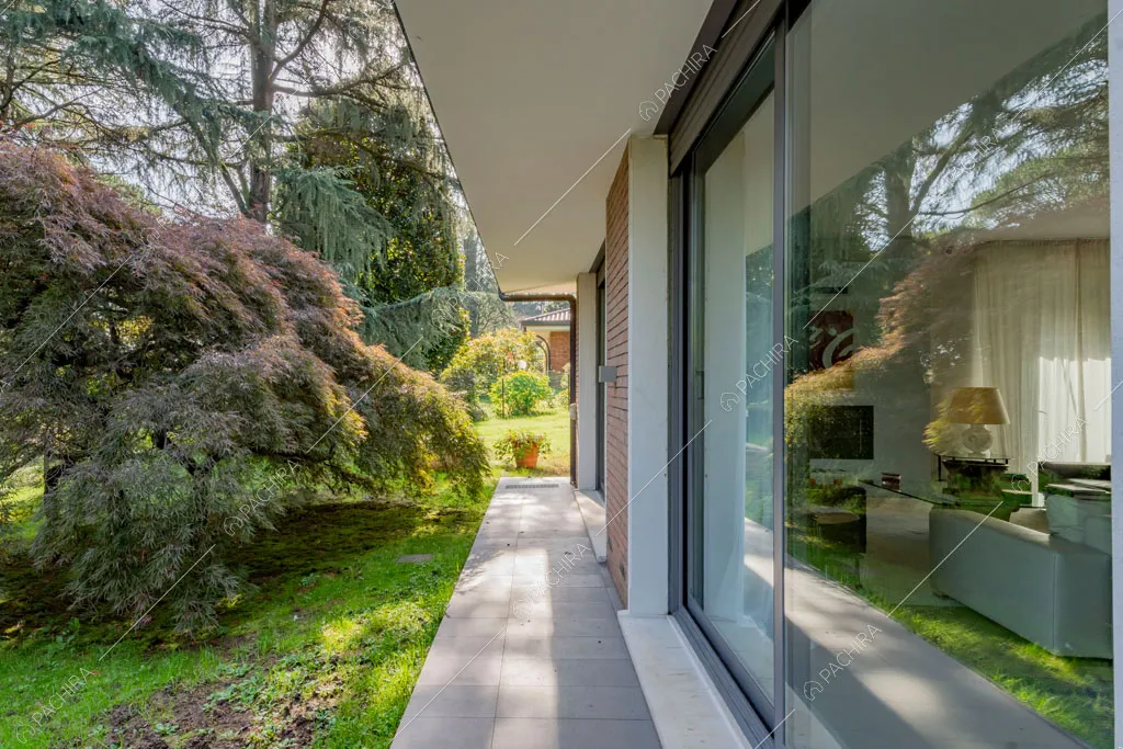 Giardino della villa Darling, location in stile contemporaneo a Monza