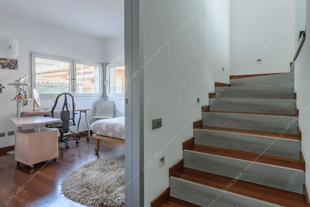 Scale della villa Lilium, location in stile moderno in Provincia di Milano