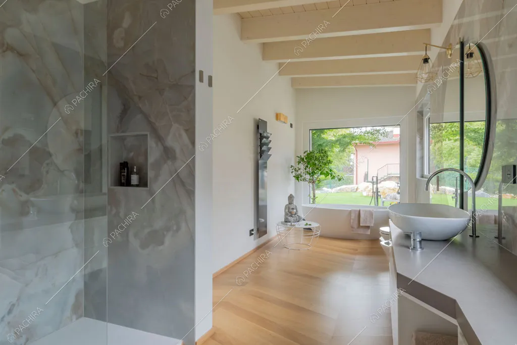 Bagno della villa Amazonite, location in stile contemporaneo a Varese