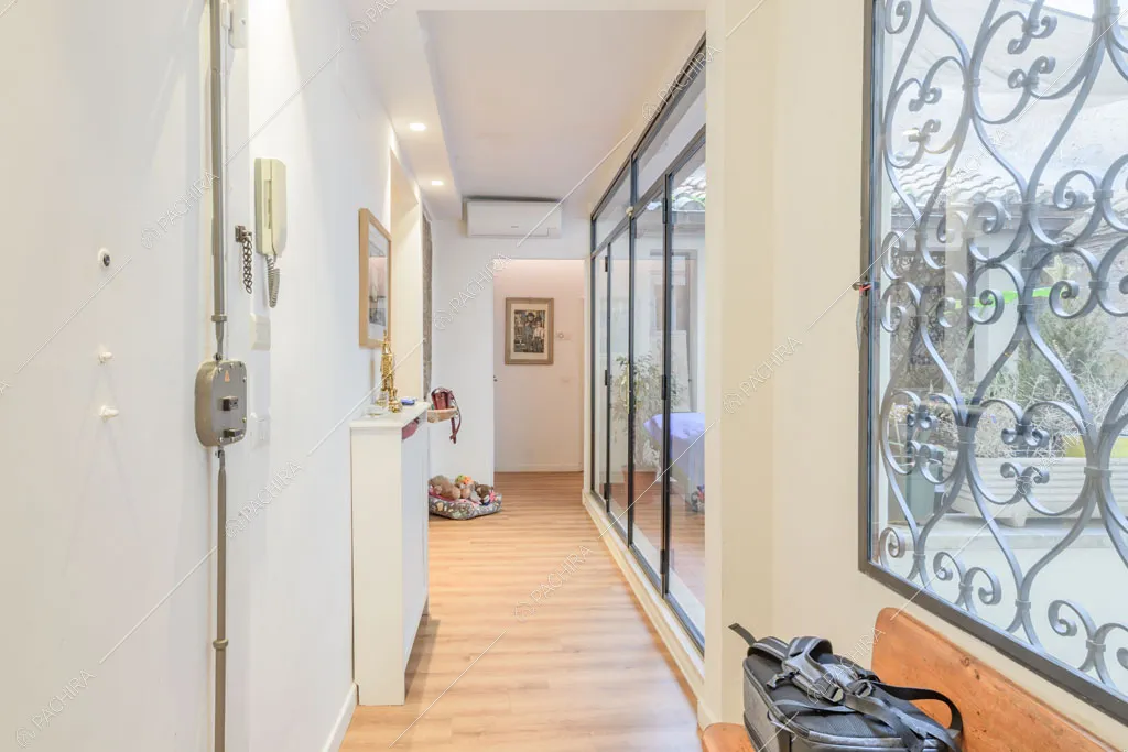 Corridoio dell'appartamento Roobois, location in stile insolito a Roma