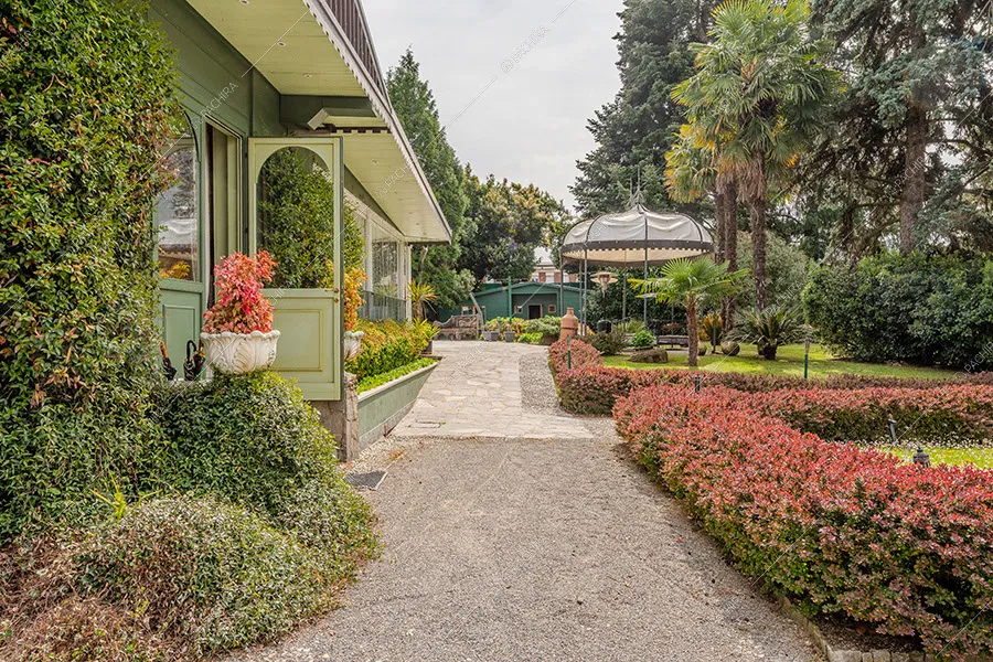 Vialetto della villa Lentisco, location in stile classico a Varese