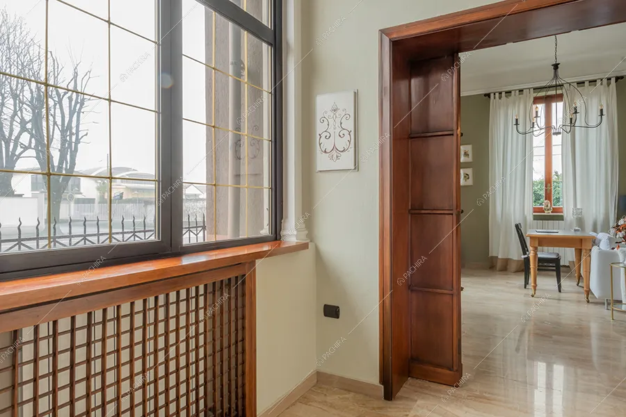 Corridoio della villa Vinson, location in stile moderno a Milano
