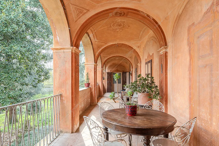 Porticato della dimora storica Westerlies, location in stile contemporaneo a Pavia