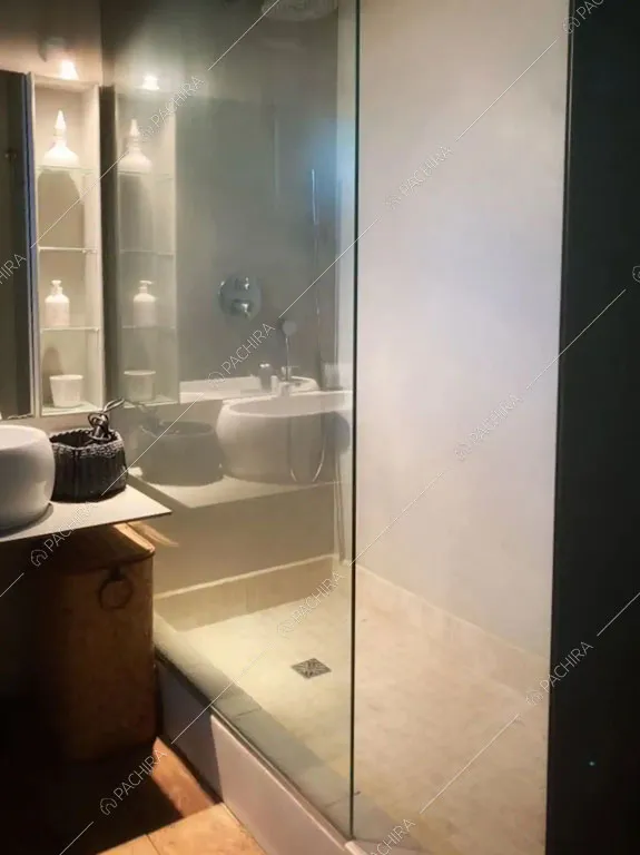 Bagno della villa Giba, location in stile moderno a Latina