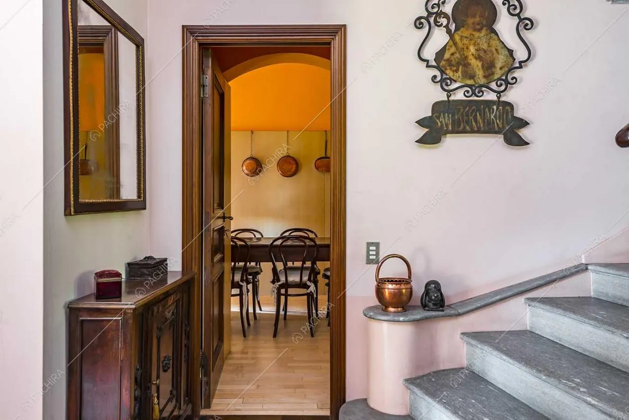Scale della villa Archibusa, location in stile classico a Como