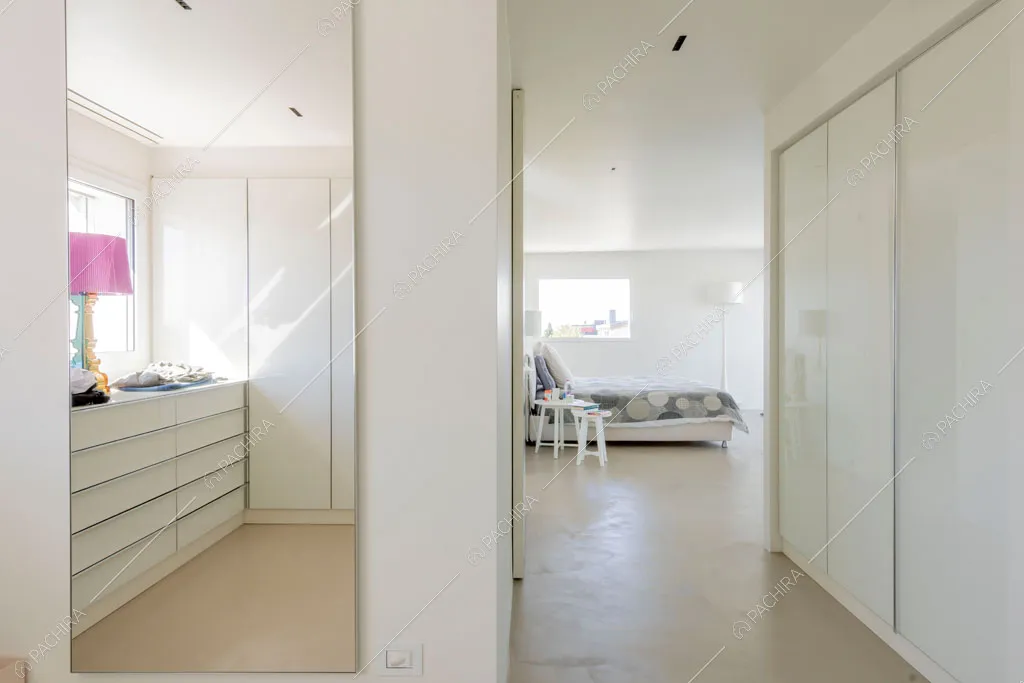 Cabina armadio della villa Columbia, location in stile moderno a Como