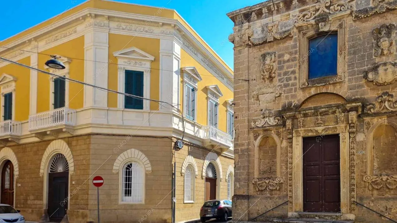 Esterni dell'appartamento Ebro, location in stile liberty a Lecce