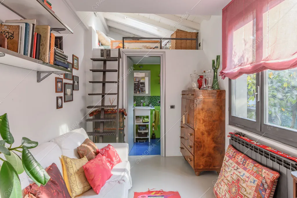 Salotto del loft Cascarilla, location in stile moderno a Milano