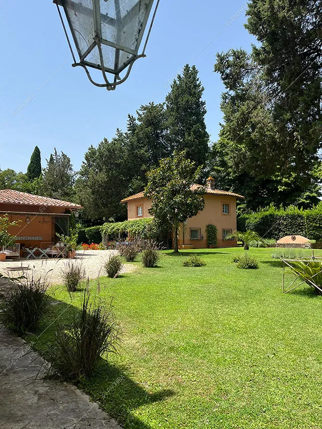 Giardino della dimora storica Elbe, location in stile classico per shooting a Roma