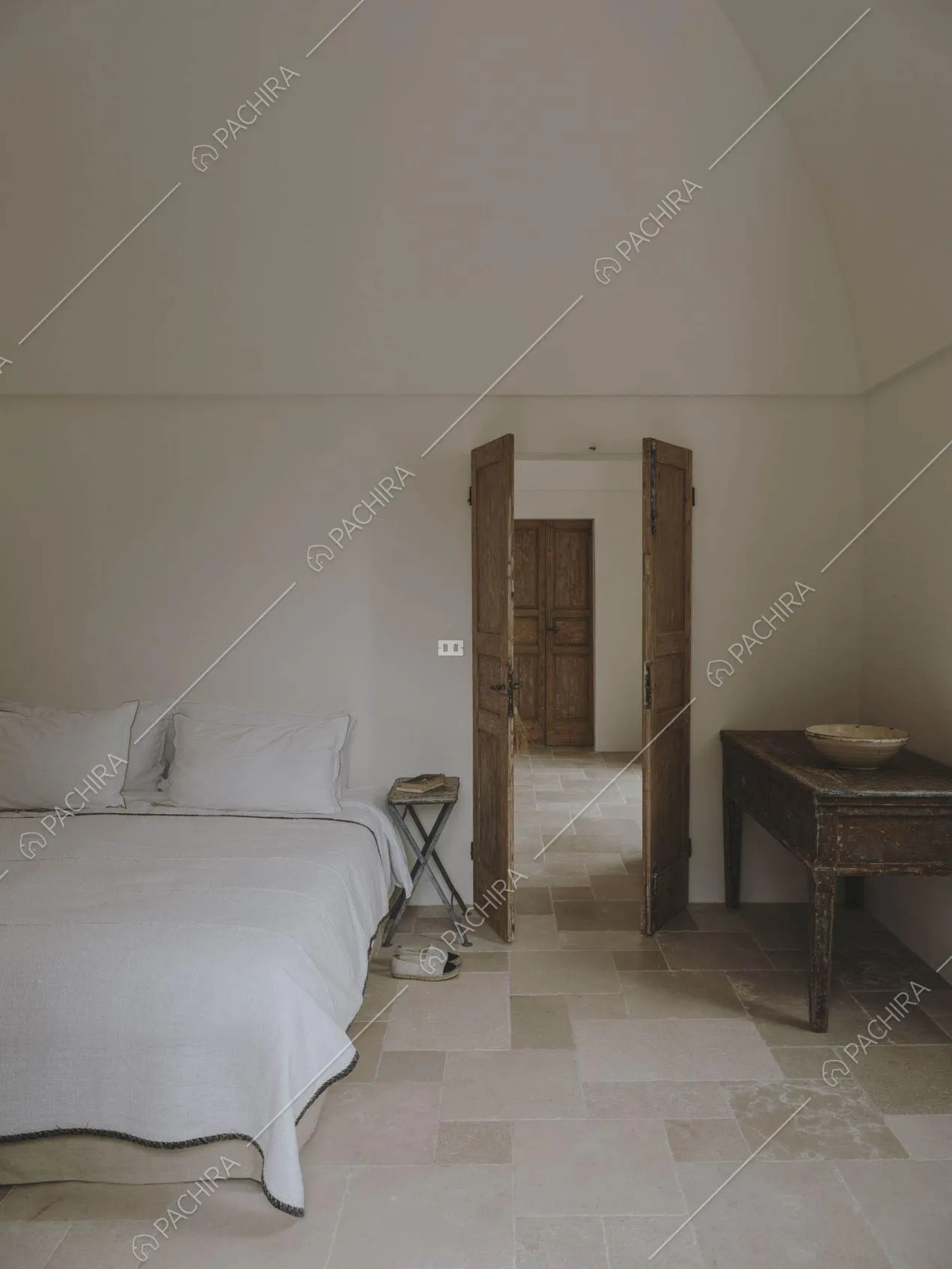 Camera da letto della masseria Giava, location in stile rustico a Brindisi