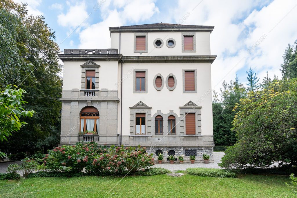 Esterni della dimora storica Taurus, location in stile classico a Lecco