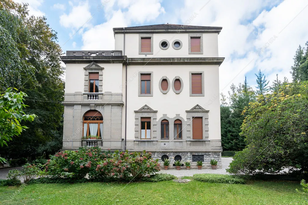 Esterni della dimora storica Taurus, location in stile classico a Lecco