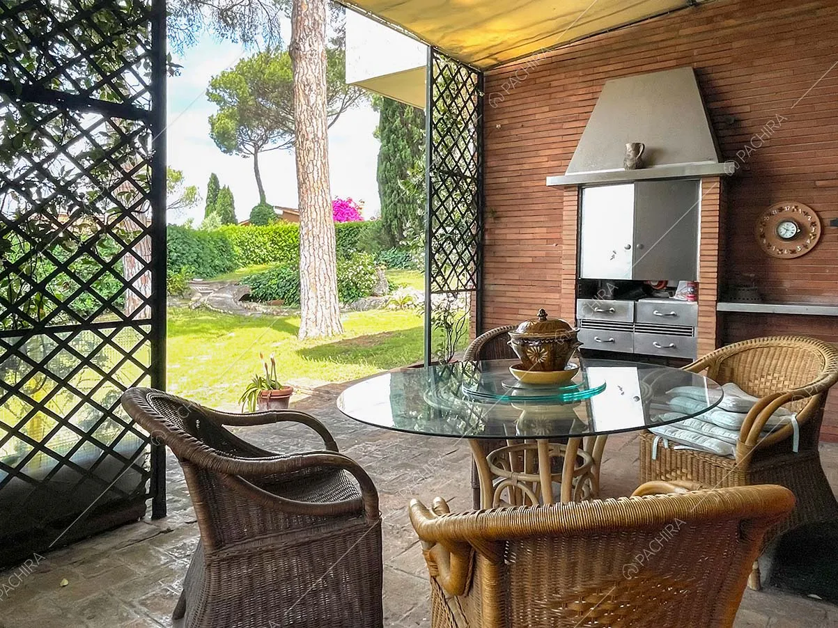 Veranda della villa Apatite, location in stile classico a Roma