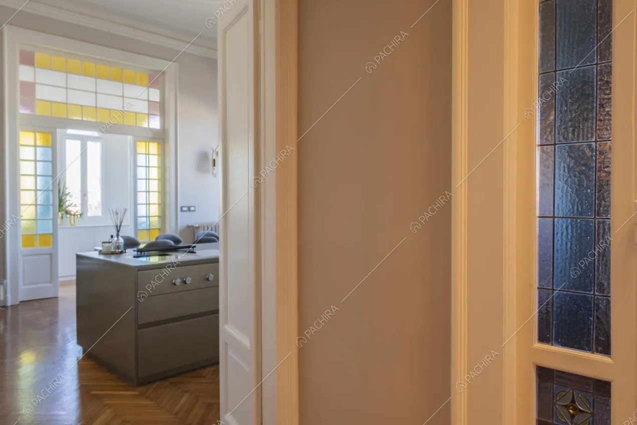Vista sulla cucina in stile contemporaneo