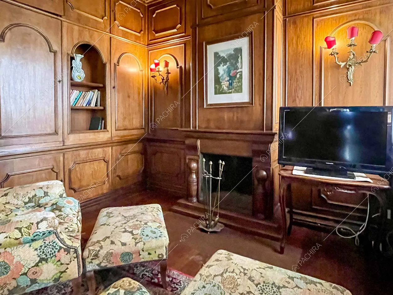 Salotto della villa Apatite, location in stile classico a Roma