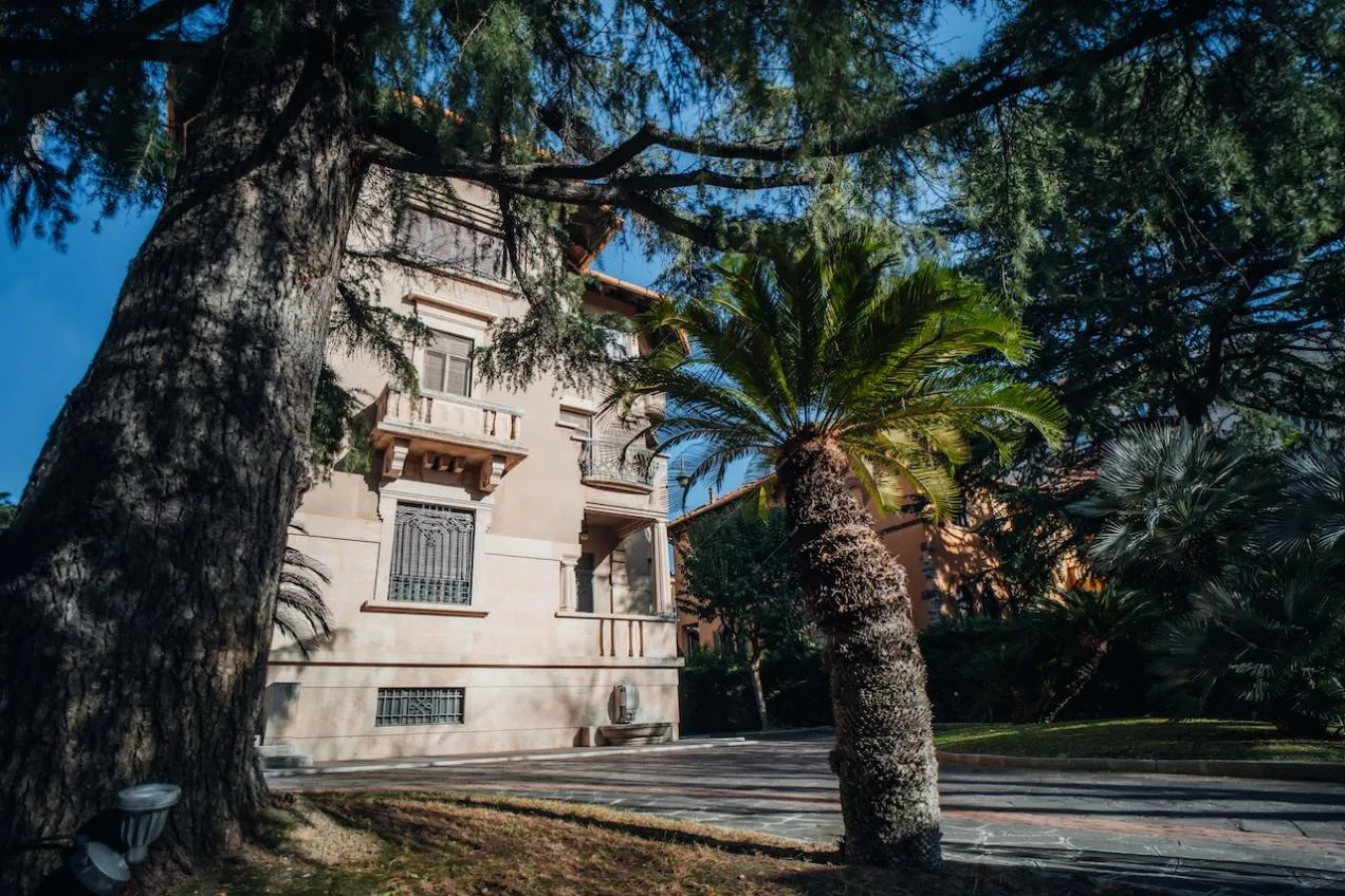 Giardino della villa Adamite, location in stile classico a Savona
