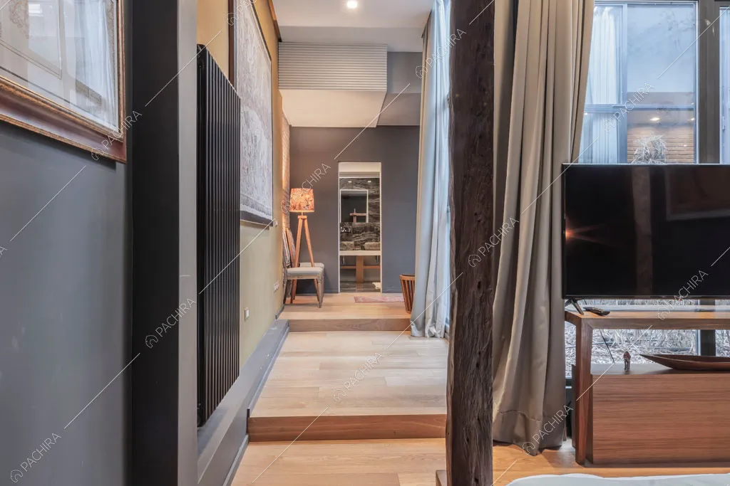 Corridoio del loft Berillio, location in stile contemporaneo a Roma