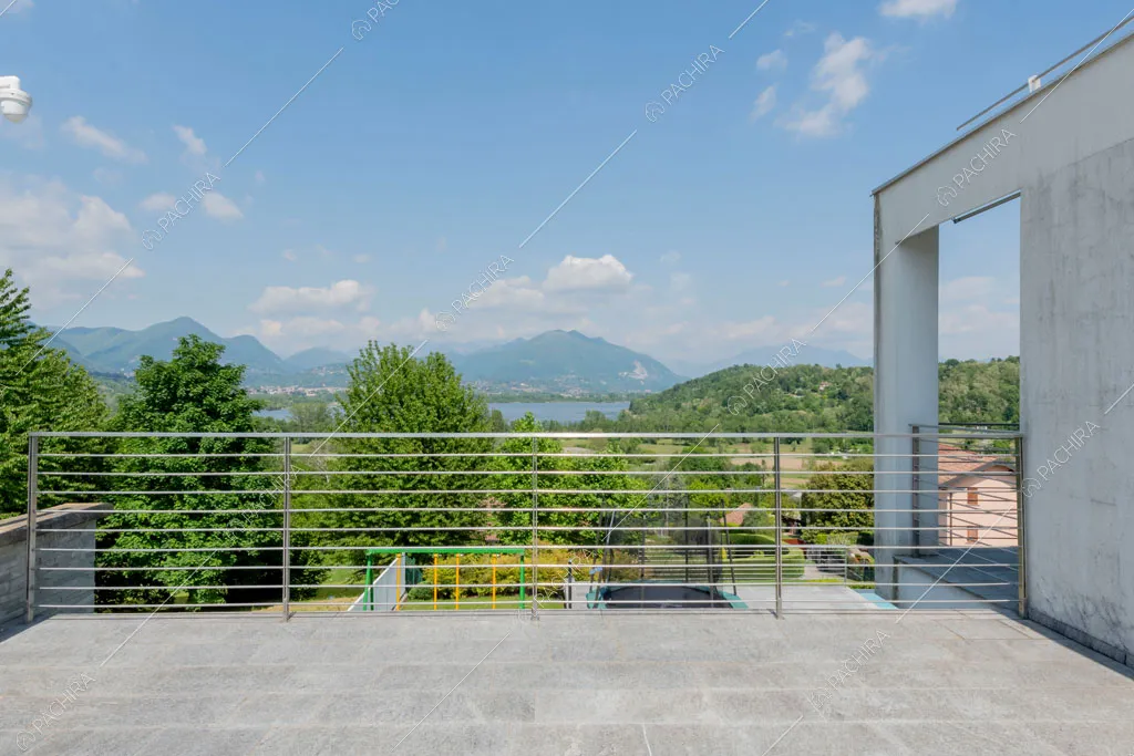 Terrazza della villa Coral, location in stile contemporaneo a Como