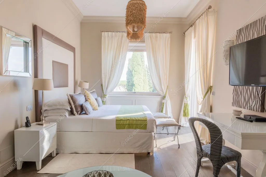 Camera da letto della villa Espero, location in stile contemporaneo a Roma