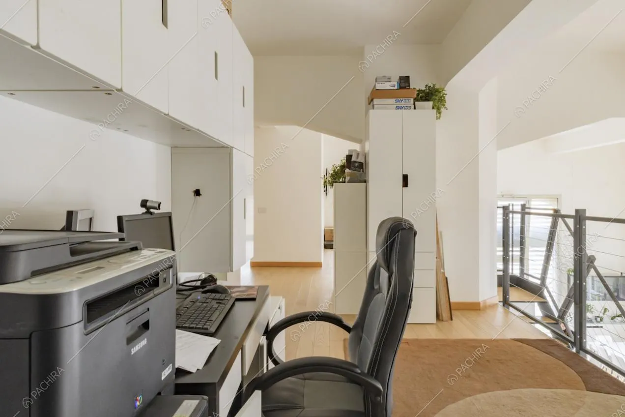 Sul soppalco studio e vista sul salotto