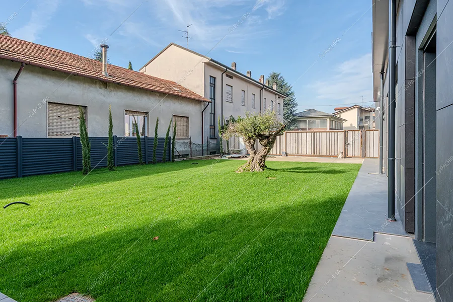 Giardino della villa Norte, location in stile moderno a Monza