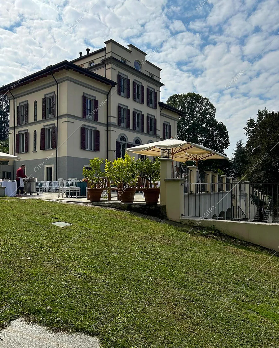 Giardino della villa Parnaso, location in stile classico a Lecco