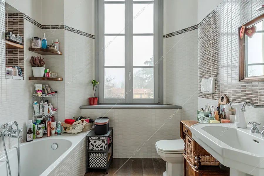 Bagno dell'appartamento Clorofilla, location in stile classico a Milano