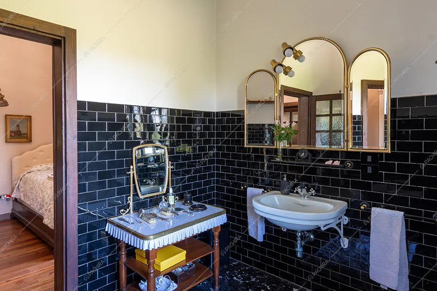Bagno della villa Realgar, location in stile country a Milano