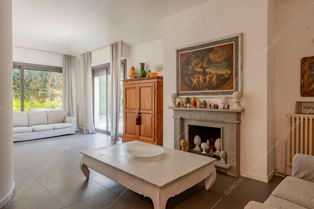 Salotto della villa Darling, location in stile contemporaneo a Monza