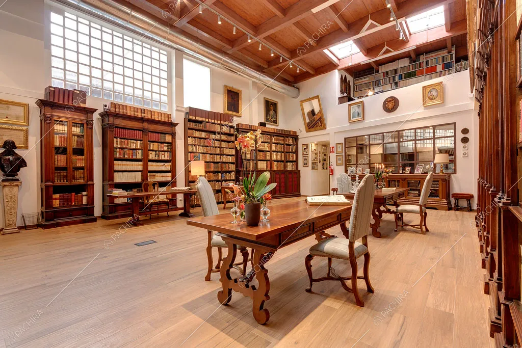 Librerie nella sala dell'espositivo Agarico, location in stile contemporaneo a Firenze