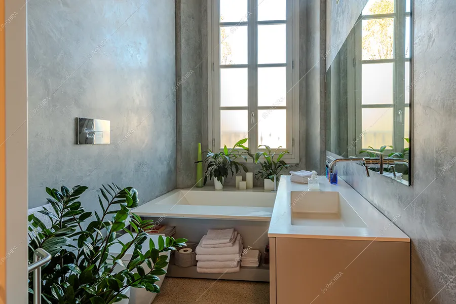 Bagno della villa Mayon, location in stile moderno a Milano
