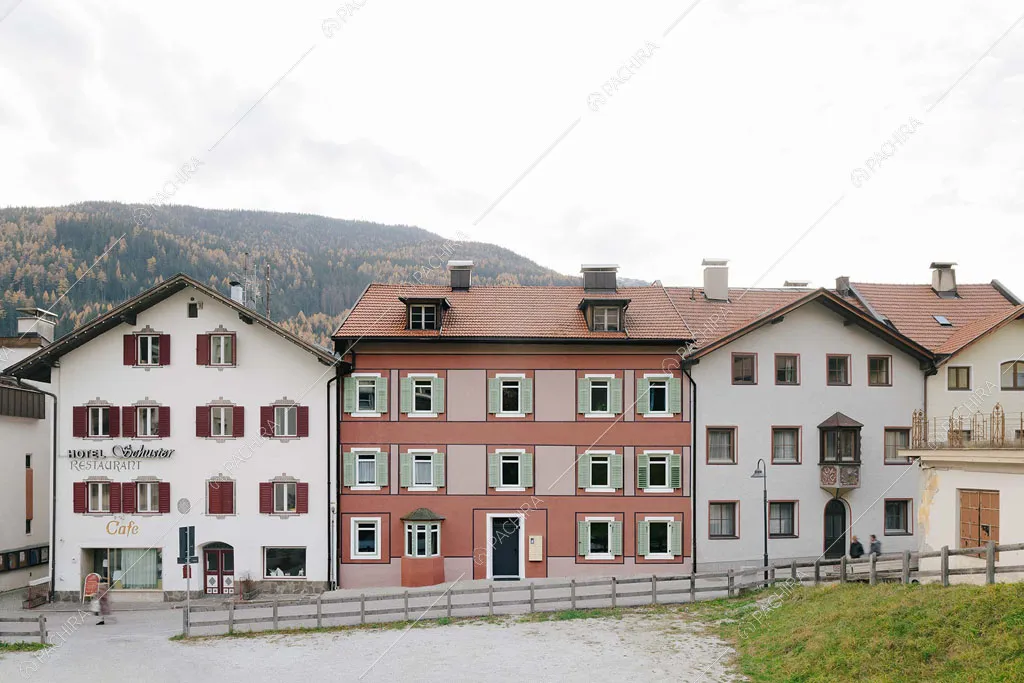 Esterni della villa Botnia, location in stile contemporaneo a Bolzano