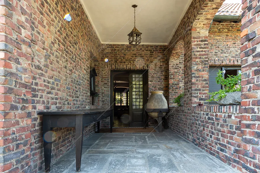 Portico della villa Realgar, location in stile country a Milano