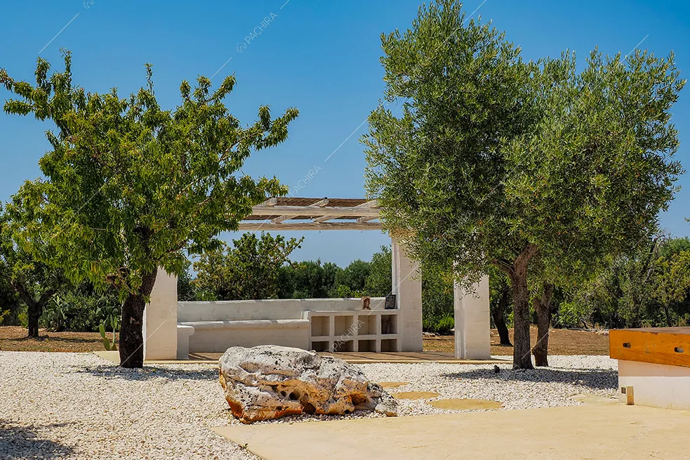 Veranda della villa Iolite, location in stile minimal a Brindisi