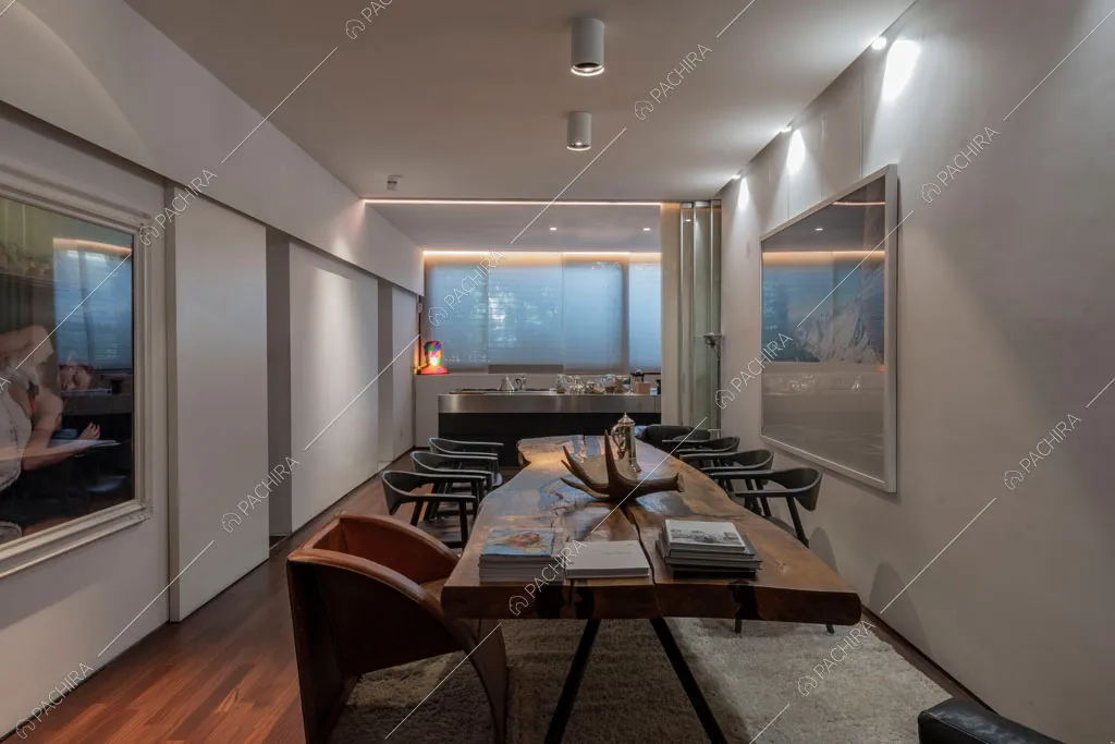 Sala da pranzo dell'appartamento Carpentaria, location in stile contemporaneo a Roma