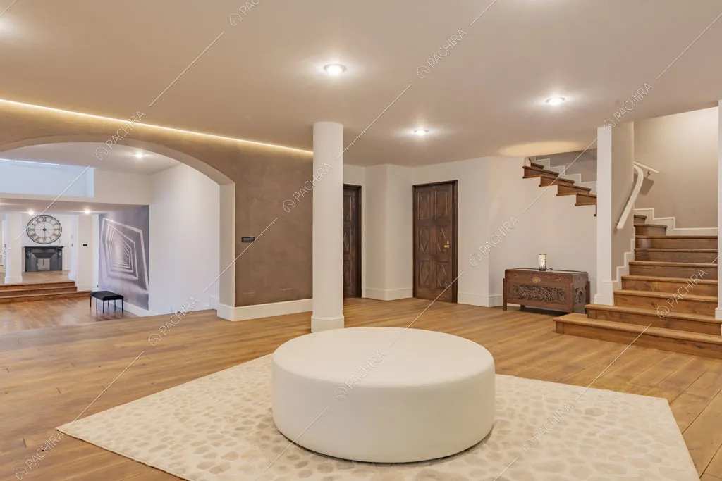 Atrio con vista sulle scale della villa Bris, location in stile contemporaneo a Torino
