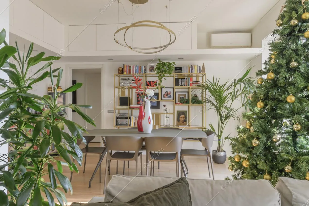 Tavolo da pranzo e lampadario in stile minimal 